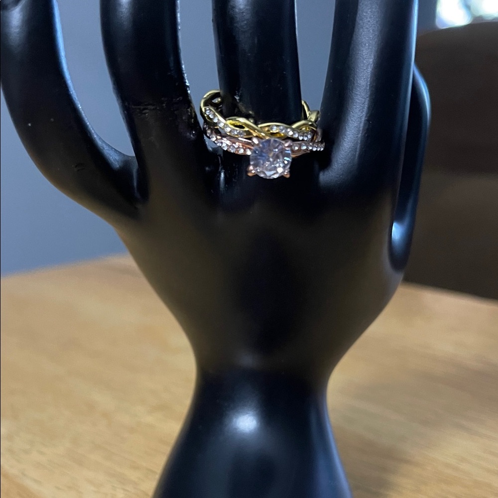 Elegant Gold Women's Ring